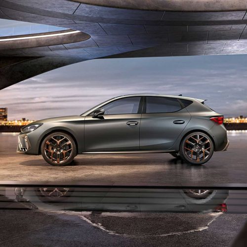 2024-cupra-leon-grey-copper-wheels-side-view-1-2276_1280-1
