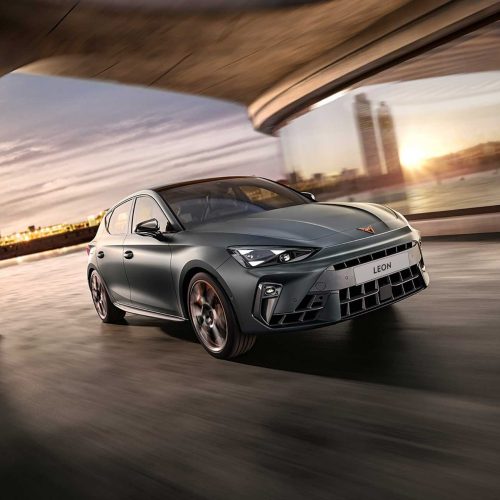 grey-hybrid-new-cupra-leon-2024-motion-1-_2276_1280-xl-1