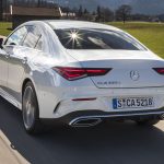 Mercedes-Benz CLA 220 d Coupé, digitalweiß metallik, AMG Line, Ledernachbildung ARTICO zweifarbig nevagrau/schwarz, Kraftstoffverbrauch kombiniert: 4,4-4,2 l/100 km; CO2-Emissionen kombiniert: 117-110 g/km (vorläufige Daten) // Mercedes-Benz CLA 220 d Coupé, digital white metallic, AMG Line, ARTICO man-made leather two-tone neva grey/black, Fuel consumption combined: 4.4-4.2 l/100 km; Combined CO2 emissions: 117-110 g/km (provisional figures)