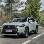 2022-corolla-cross-hybrid-dpl-awd-pearl-white-dynamic-023-2