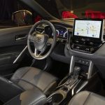 ergonomique-et-techno-lhabitacle-du-toyota-corolla-cross-souffre-dune-qualite-de-fabrication-en-retrait-par-rapport-aux-references-europeennes