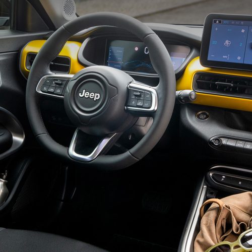 JEEP-AVENGER-MY24-VISOR-2-1920x922