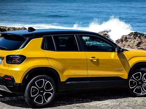 avenger-exterior-right-side-view