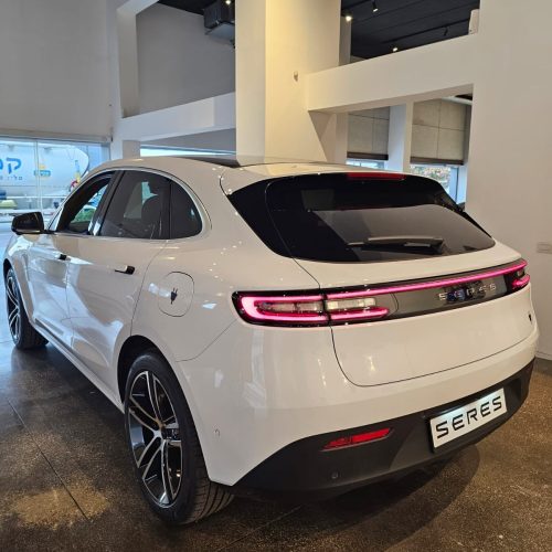 Seres M5 3