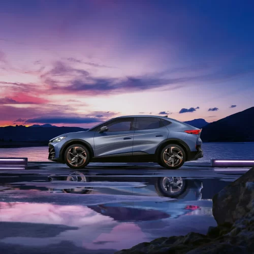 cupra-tavascan-blue-colour-21-inch-copper-black-covers-wheels