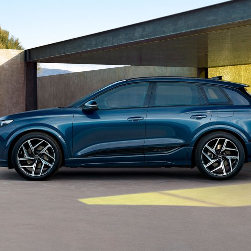 nya-elbilen-audi-q6-e-tron-star-parkerad-utanfor-hus-1