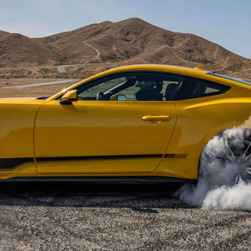 38412 Ford Mustang Galleries 1600x72024_FRD_MST_63291_1 (1)